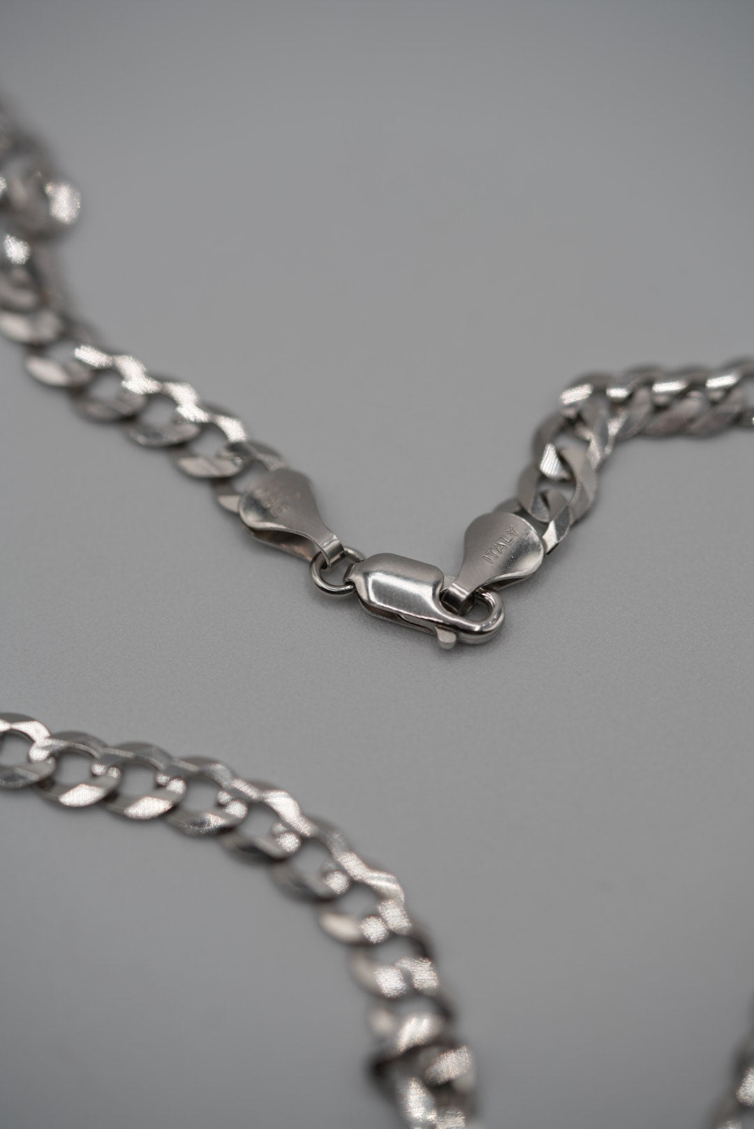 24” 5.7mm 10k White Gold Rounded Curb Link