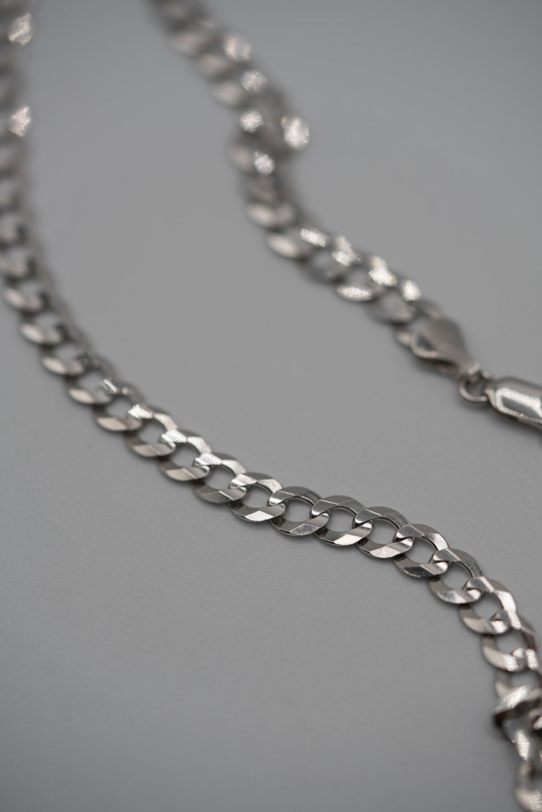 24” 5.7mm 10k White Gold Rounded Curb Link