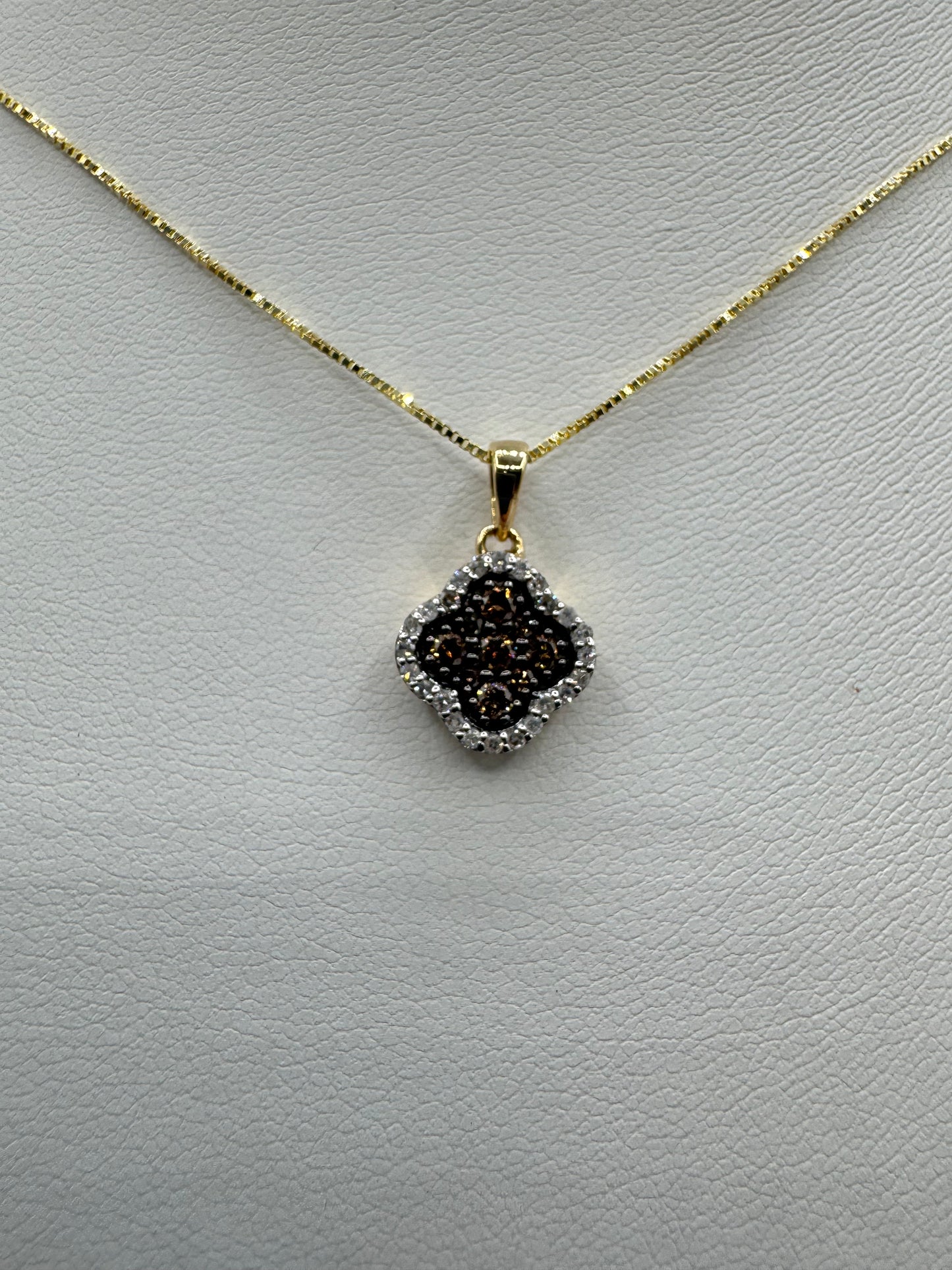 14k Cognac Diamond Clover .25ctw Nat Diamond Pendant w/ Chain