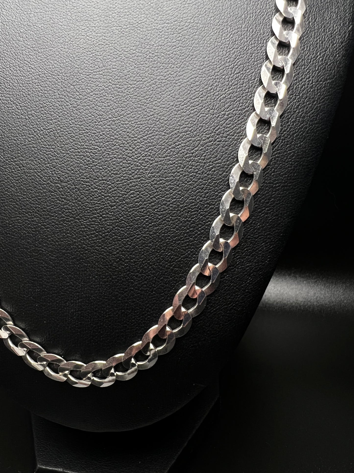 26” 10kt White Gold 7mm Curb Link