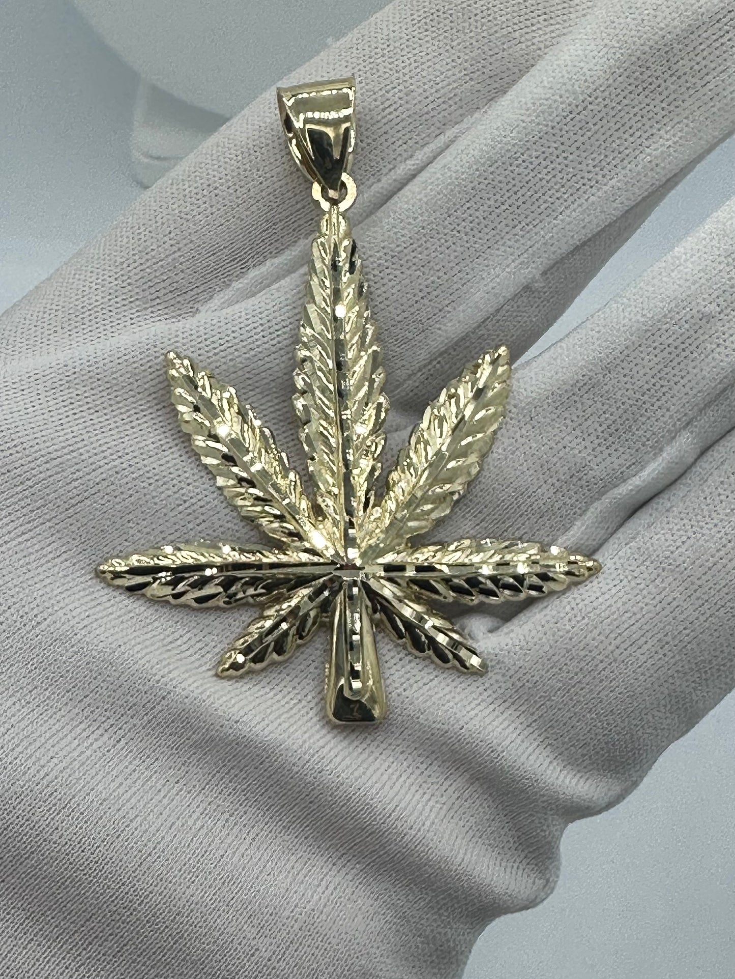 10k Large Weed Pendant