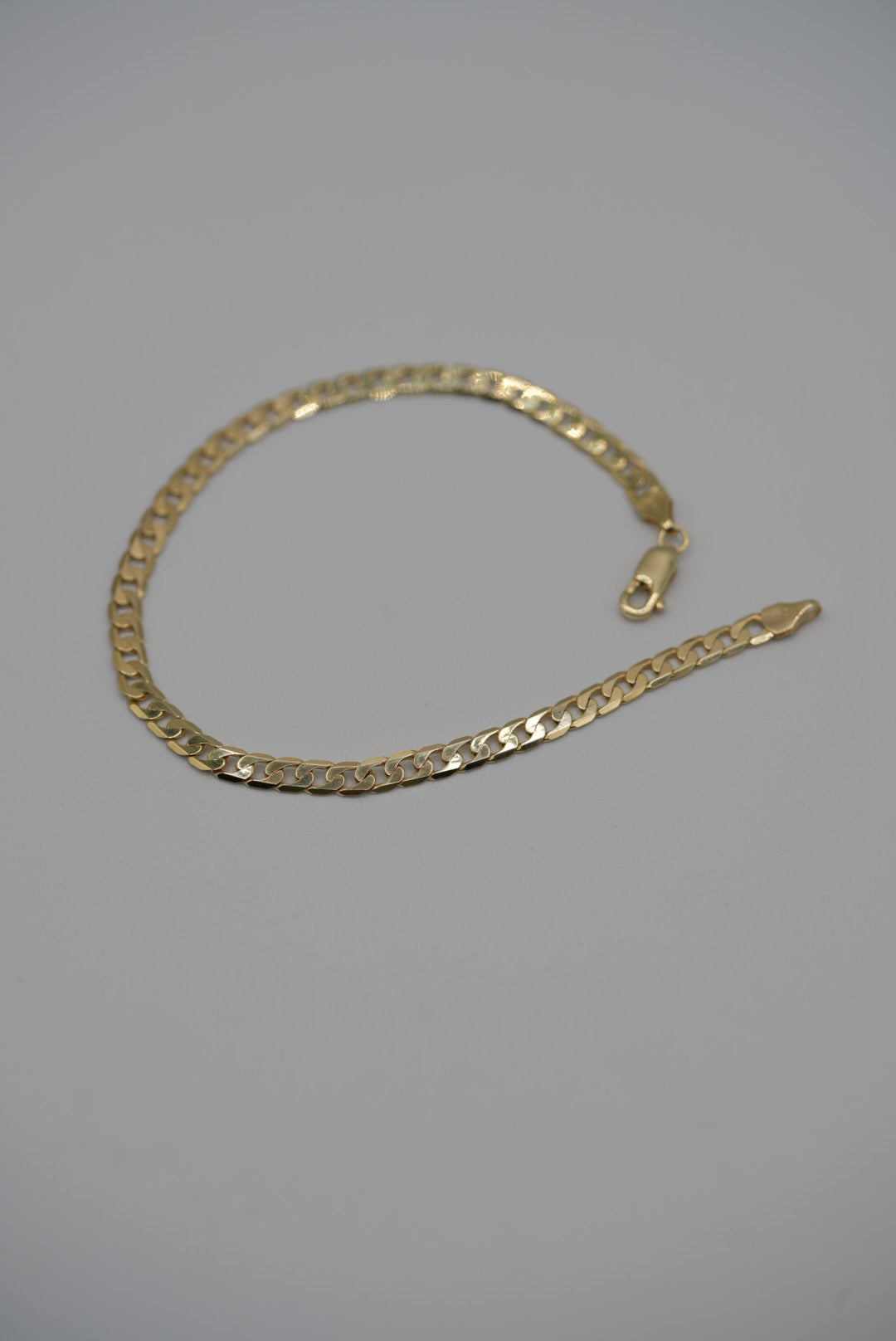 10k 8.5” 4.5mm Edged Curb Link Bracelet