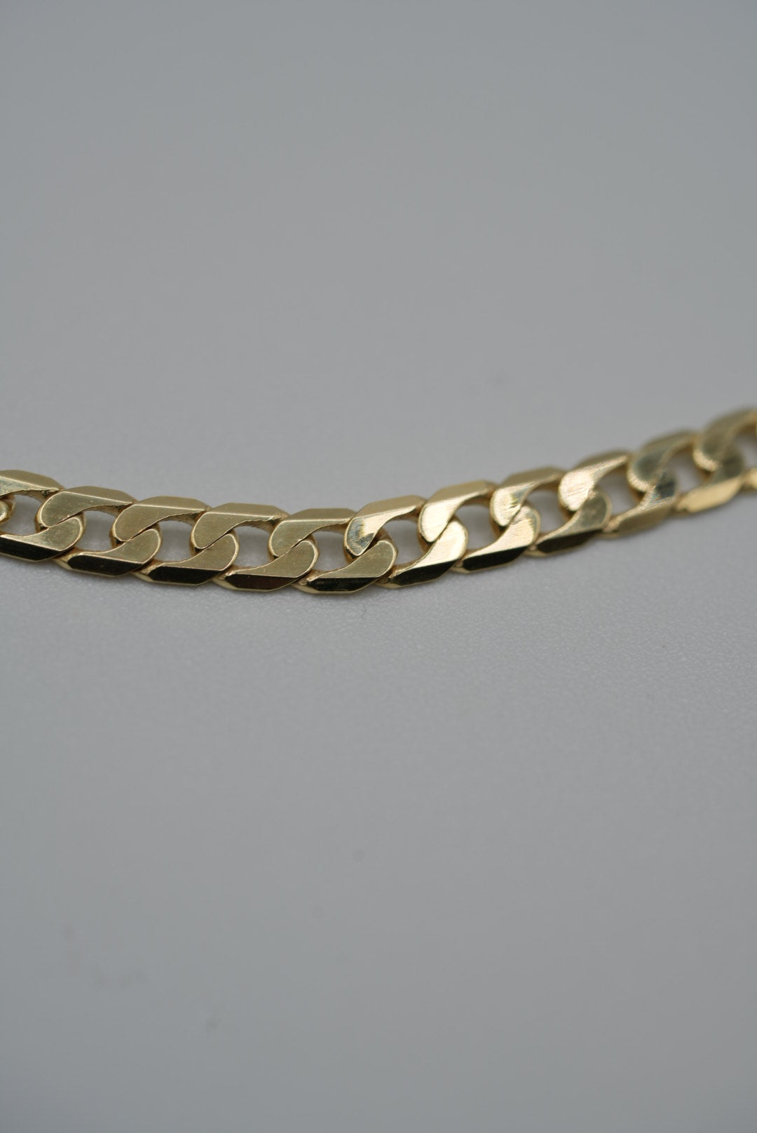 10k 8.5” 4.5mm Edged Curb Link Bracelet