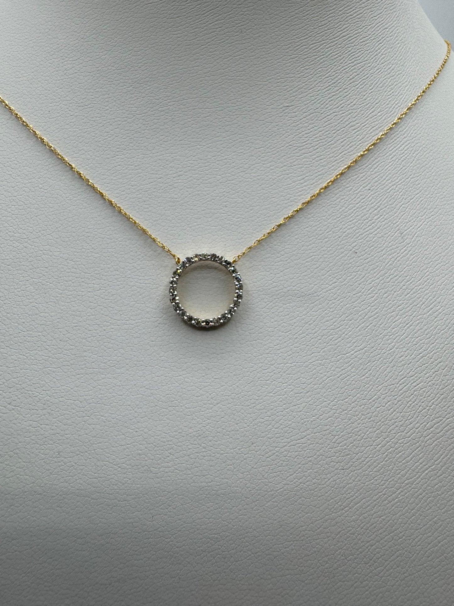 14k .2ctw Nat Diamond Circle Pendant w/ Chain
