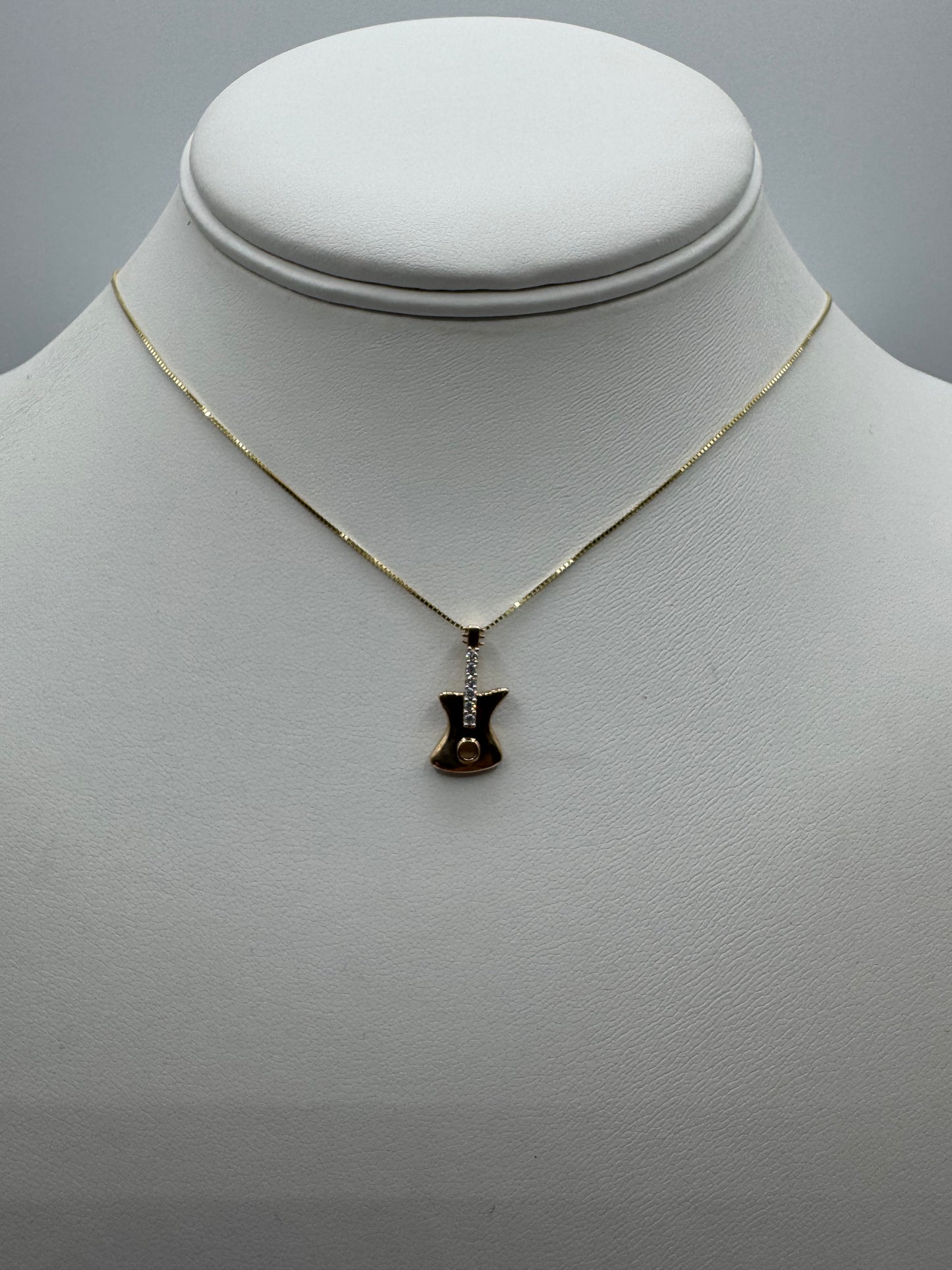 10k Guitar .05ctw Nat Diamond Pendant w/ Chain