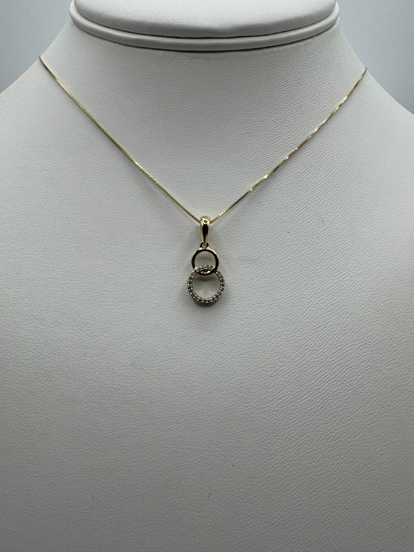 10k Circles .05ctw Nat Diamond Pendant w/ Chain