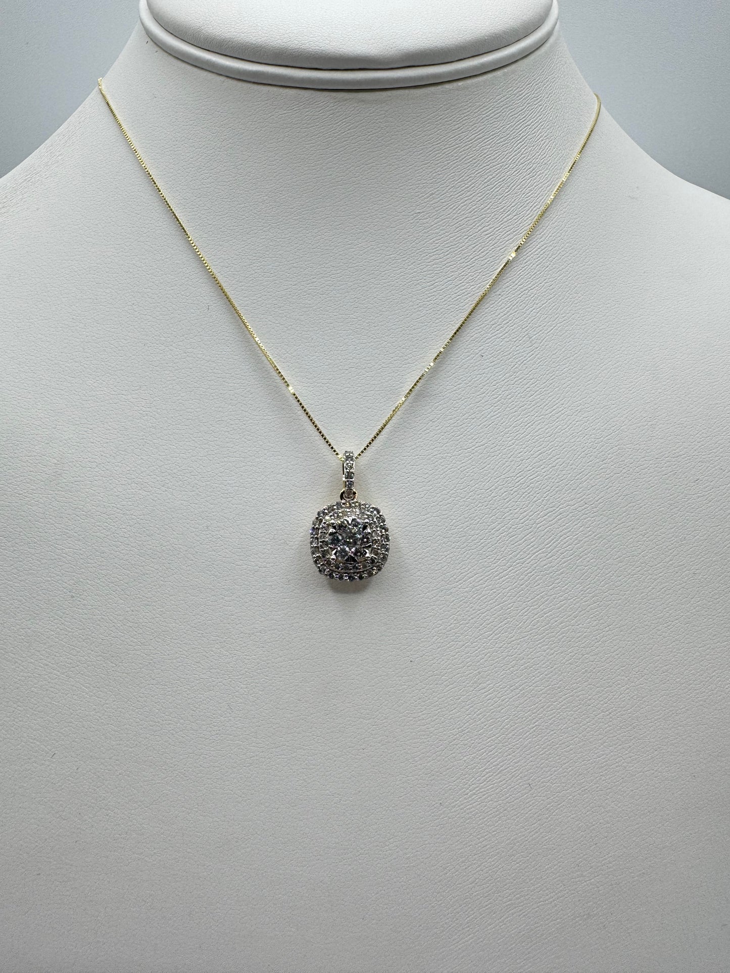 14k .8ctw Nat Diamond Pendant w/ Chain