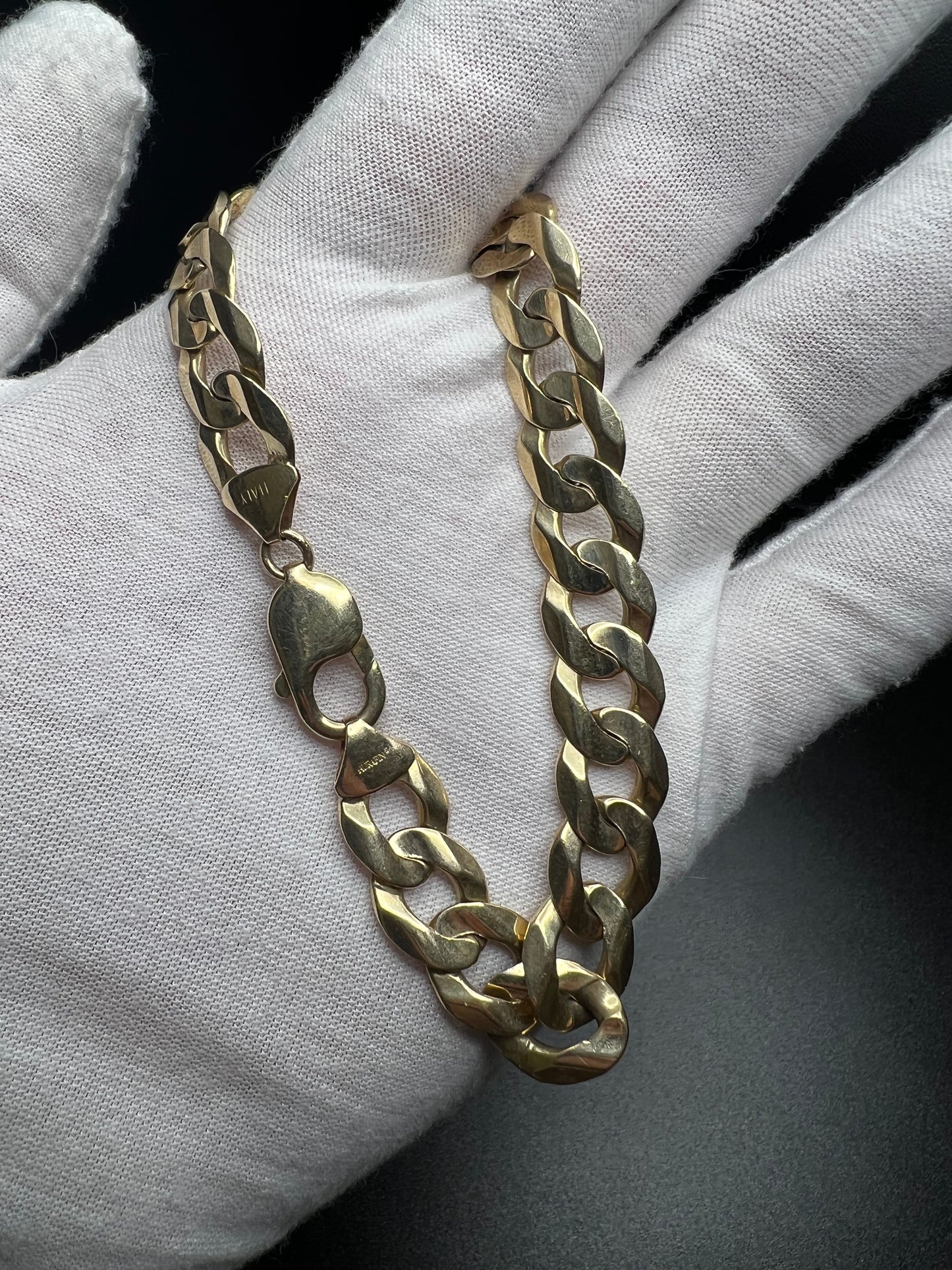 9” 10kt gold 11mm curb link bracelet